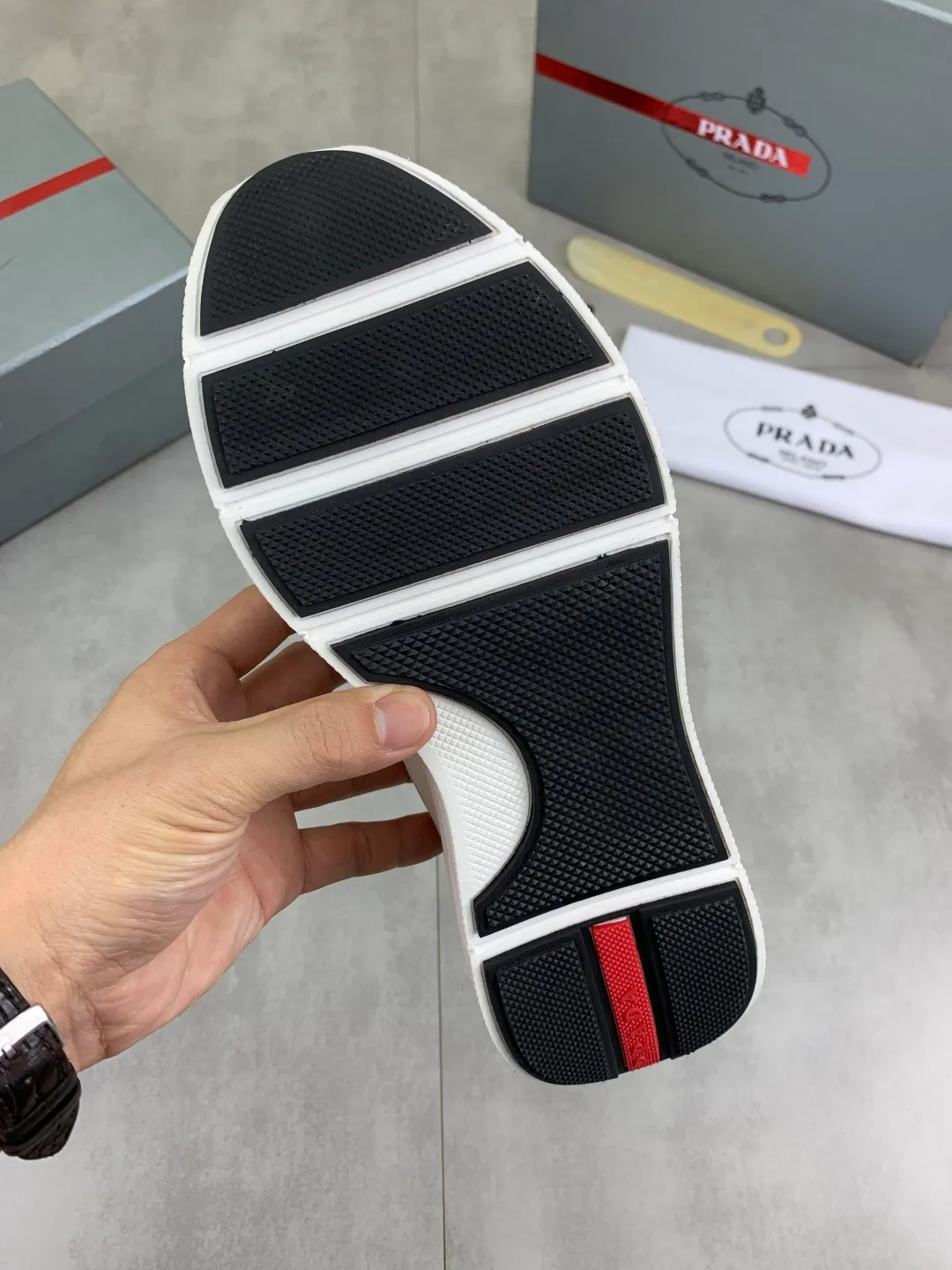 Men's men's shoes💰P600💰【New style】Top quality, classic popular models on the official website, timeless for a century,🆘 The trendy brand (Prada) mainly promotes popular models, avant-garde and versatile fashionable men's shoes, private version molding, cowhide surface splicing 1:1 oil edge processing... fashionable and simple, original imported cowhide interior cowhide feet; the atmosphere and personality are more fashionable, eye-catching and pursuing class. It will subvert old ideas and be a must-have for fashionistas who want to spend time with you! Must keep it! High-end comfort, high-end quality workmanship. Size: 38-44 4️⃣ colors available. full package